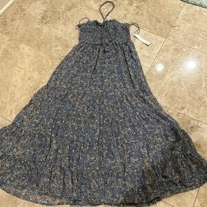 Super cute NWT Bloomingdales maxi dress.